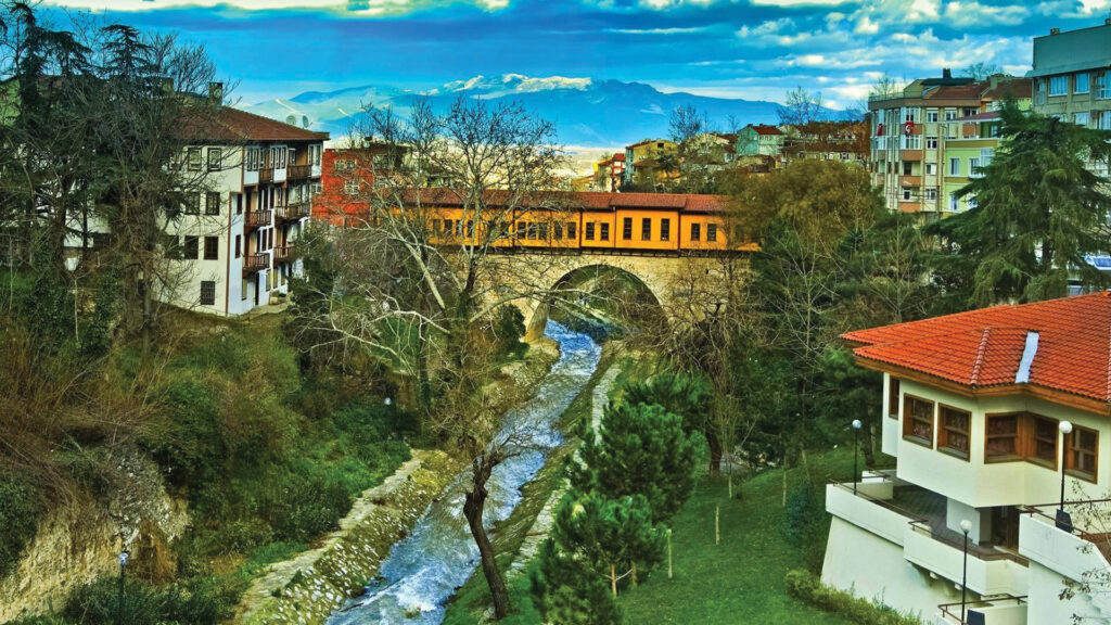 Bursa Detaylı Gezi Rehberi – Ulaşım, Tarih, Kültür, Doğa, Gastronomi ve Öneriler